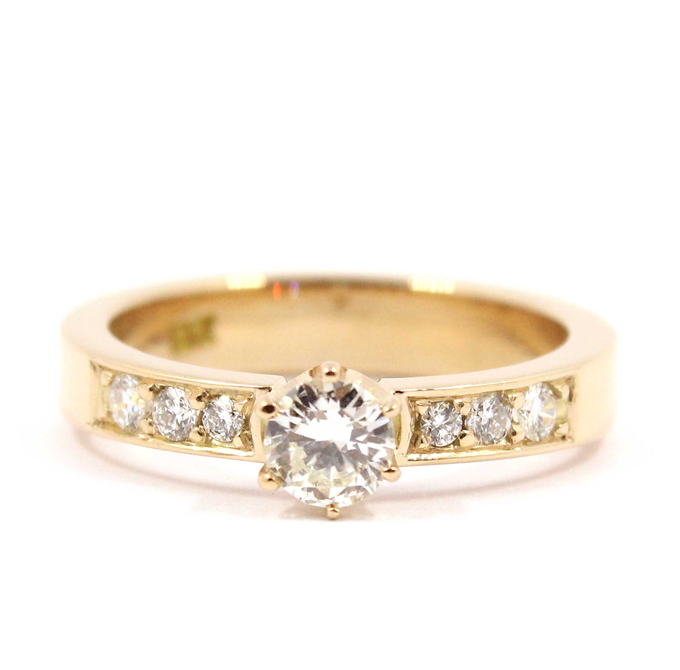 Solitario Elegante Pavé